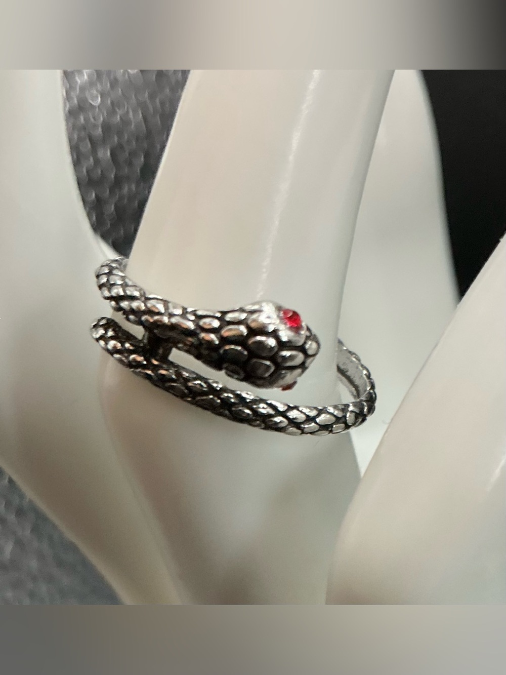 SILVER TONE SNAKE WRAP RING WITH RED EYE ACCENTS SIZE 5 1/2 NWOT